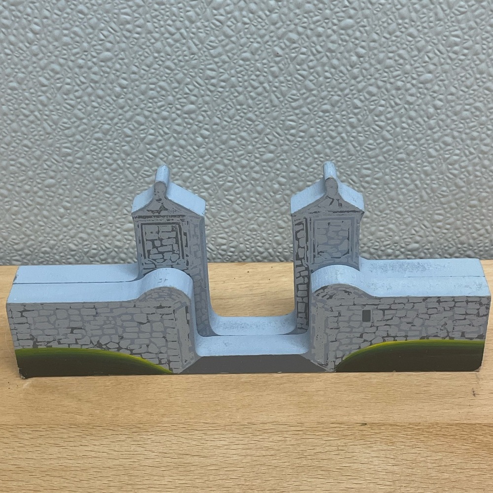 Sheila’s St. Augustine, Florida City Gate. 1991 Wood Florida Collectable.